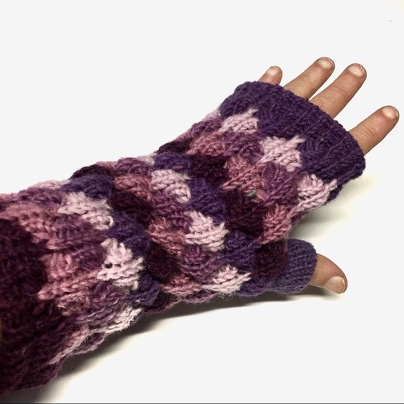 Accessories - Vintage knit wool fleece lined hand warmers.